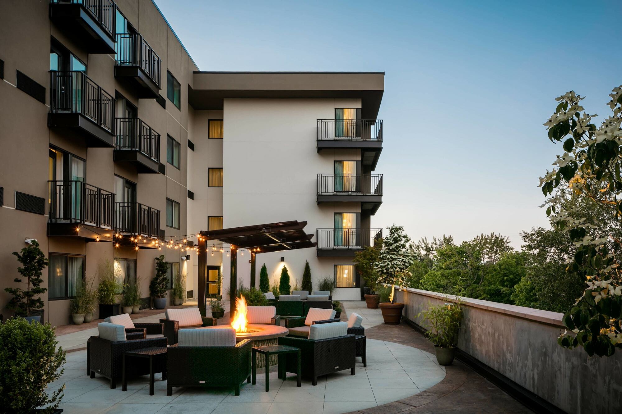 Courtyard By Marriott Corvallis Hotel Exterior photo